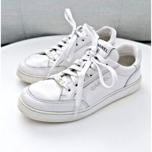 Chanel Women's CC Logo Low-Top Woman's White Sneakers Leather Size US 7
